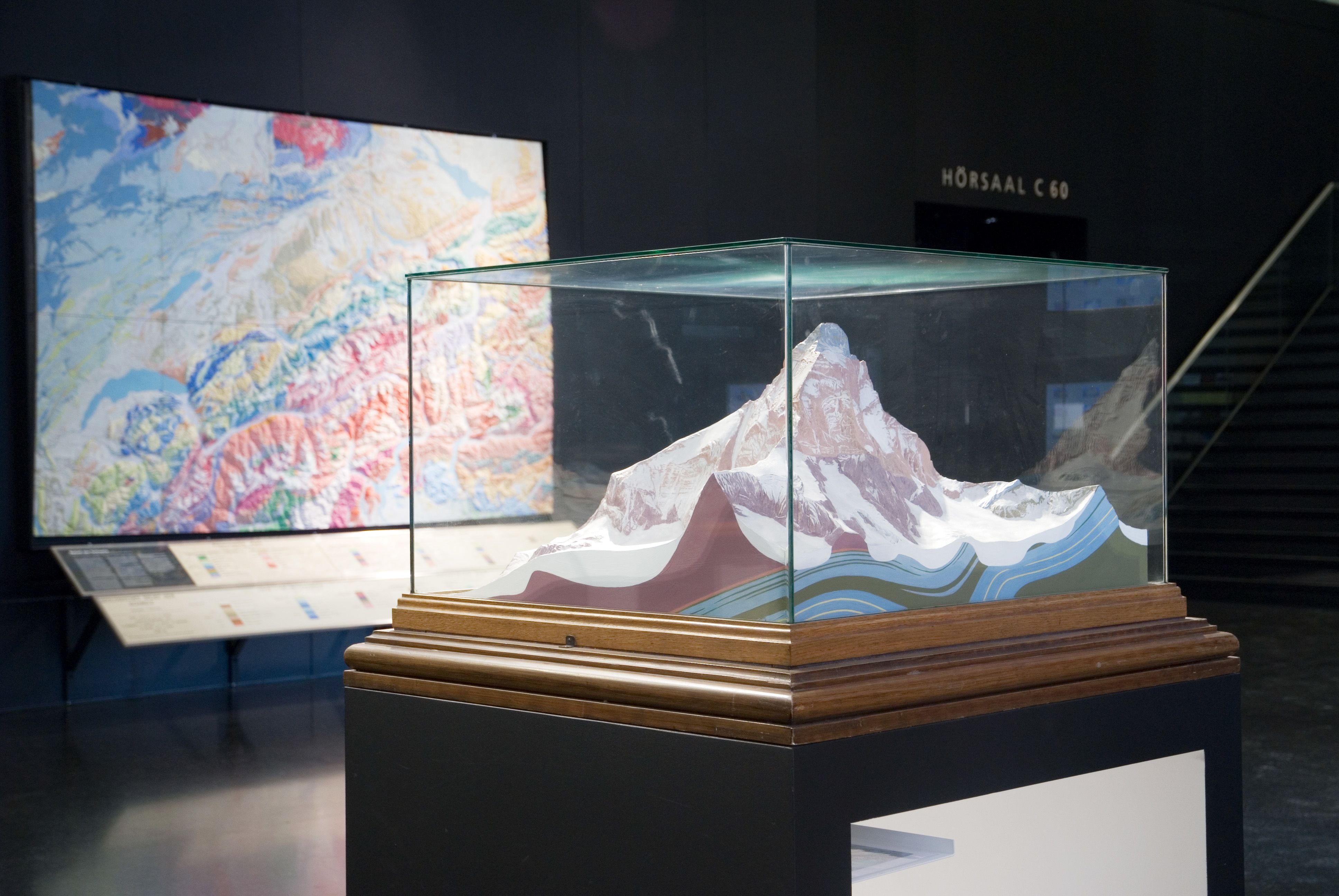 Historische Reliefs vom Matterhorn und von der Schweiz